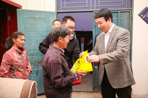 中國華融黨委副書記、監(jiān)事長胡建忠一行赴四川宣漢縣調(diào)研督導(dǎo)扶貧工作