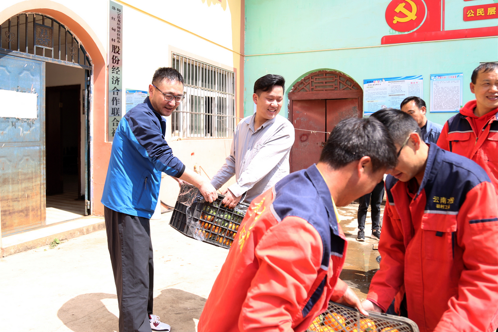 1616753532218644.jpg 看望駐村隊(duì) (1).jpg