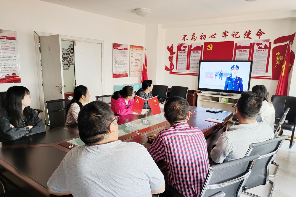 1618993772786491.jpg 爨玉公司開(kāi)展安全教育日法治宣傳教育活動(dòng)照片2 - 小.jpg