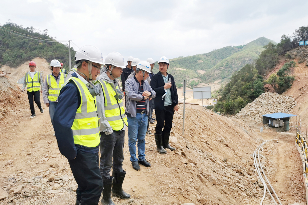 1622028339398043.jpg 張芝華檢查萬花溪水庫建設現(xiàn)場.jpg