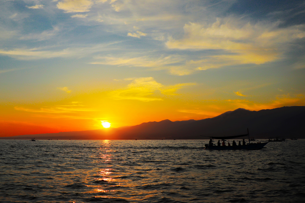 1626260107136656.jpg 攝影《海上日出》冷玥4.jpg