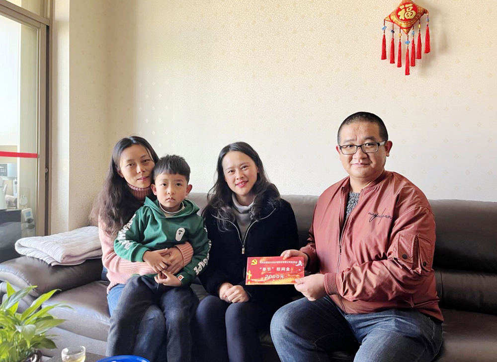 1643417786931767.jpg 周蕾總監(jiān)慰問 - 小.jpg