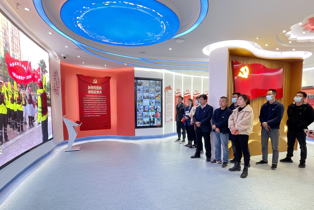 1645949230835246.jpg 參觀智慧黨建館大數(shù)據(jù)科技屏.JPG