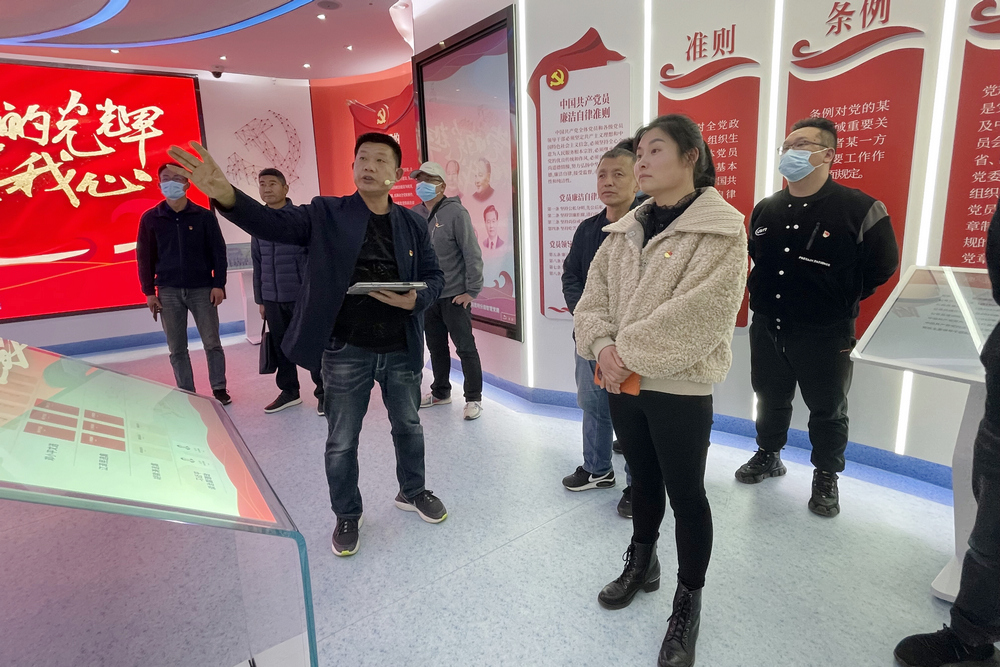 1645949243932025.jpg 介紹習(xí)近平書籍互動(dòng)區(qū)1.JPG