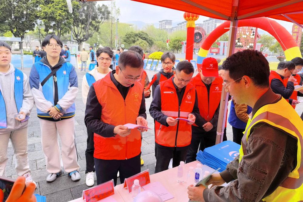 1743389468518102.jpg 市水務(wù)局局長(zhǎng)了解保山壩灌區(qū)工程2.jpg